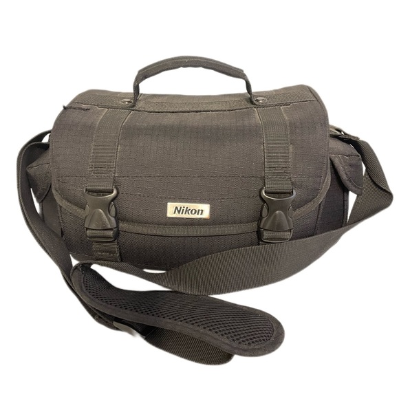 Nikon Camera Kit DSLR D90 body & 3 lenses plus bag including batteries - Picture 2 of 12